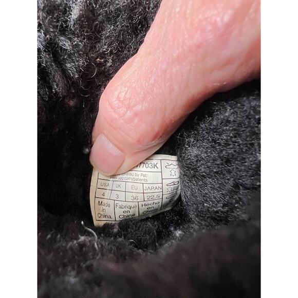 UGG Kids Classic Mid Suede Black Boot, USA Size 4 - Picture 6 of 7